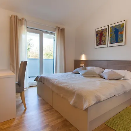 Adrimar Mit Privatem Pool By Interhome Risika