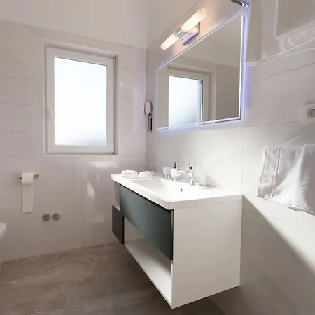 Adrimar Mit Privatem Pool By Interhome *